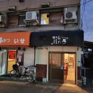 おしゃれなロゴが目を惹く看板用のカッティングシート