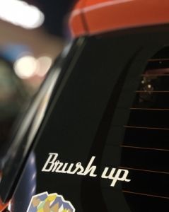 洗練されたロゴのカッティングシートに想いを込めて