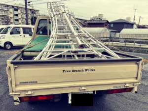 カッティングステッカーで社用車に簡単リメイク