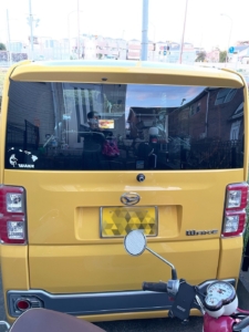 自分好みのオリジナルカッティングステッカーを車のお守りとして