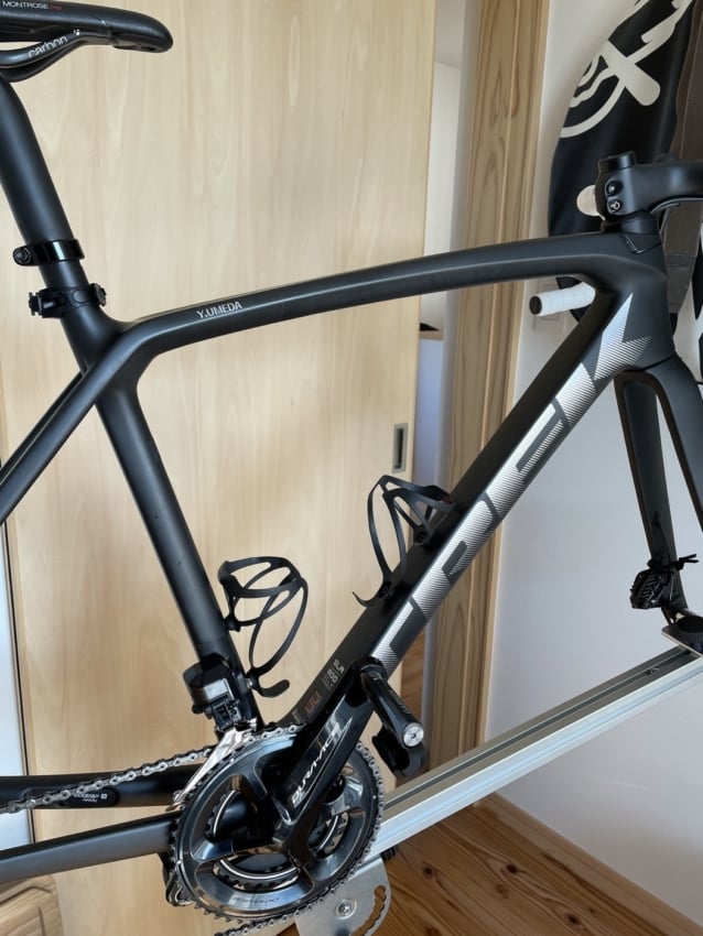 ロードバイクのフレームに貼られたカッティングシート