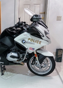 2色のカッティングステッカーでこだわり抜いたデザイン