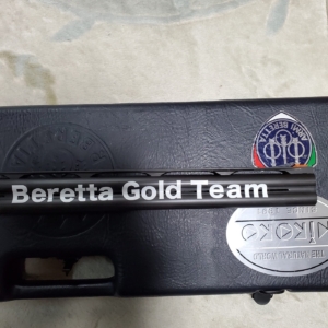 バイカラーが映える、クールな文字のカッティングステッカー