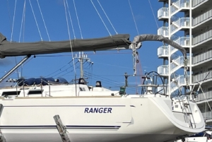 大判のカッティングシートでインパクトのある船体に