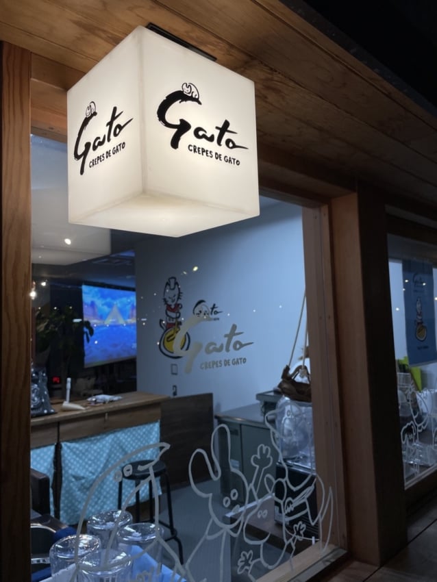 電飾看板に貼られたカッティングシート