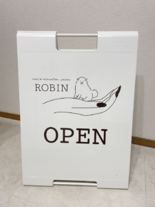 ネイルサロンのアイコンとなる看板用カッティングステッカー