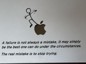 PCを細かい文字のカッティングステッカーでアレンジ！