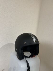 市販のヘルメットをカッティングシートで自分らしくアレンジ