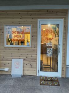 オシャレなトリミングサロンを飾るカッティングサイン