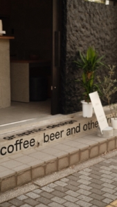 お店の階段におしゃれなカッティングステッカー！