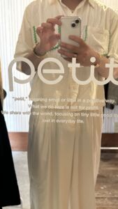 お店の鏡をカッティングステッカーでおしゃれにアレンジ！