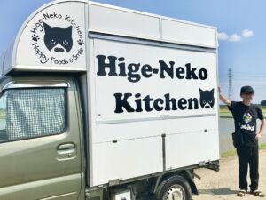 カッティングステッカーでキッチンカーがより目立つ！