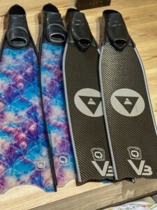 ダイビング用のフィンをカッティングステッカーでアレンジ！