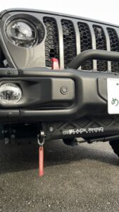 車の前方と後方のガラスにカッティングステッカー！