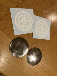 バイクのエンブレムをカッティングステッカーで自作！