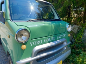 軽トラックのボディに工房の名前のカッティングステッカー！