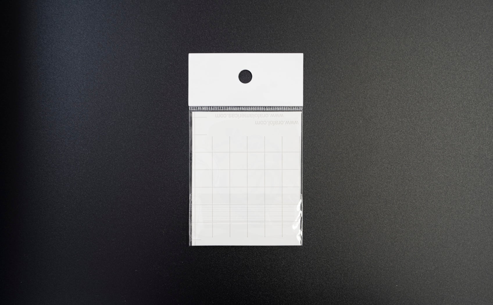 OPPヘッダーあり。裏面は剥離紙が透けて見えている