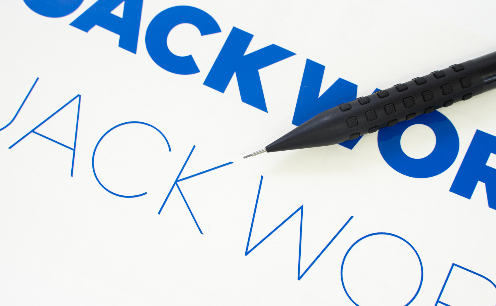 製作できる最小サイズの0.5mmと普通の太さの比較