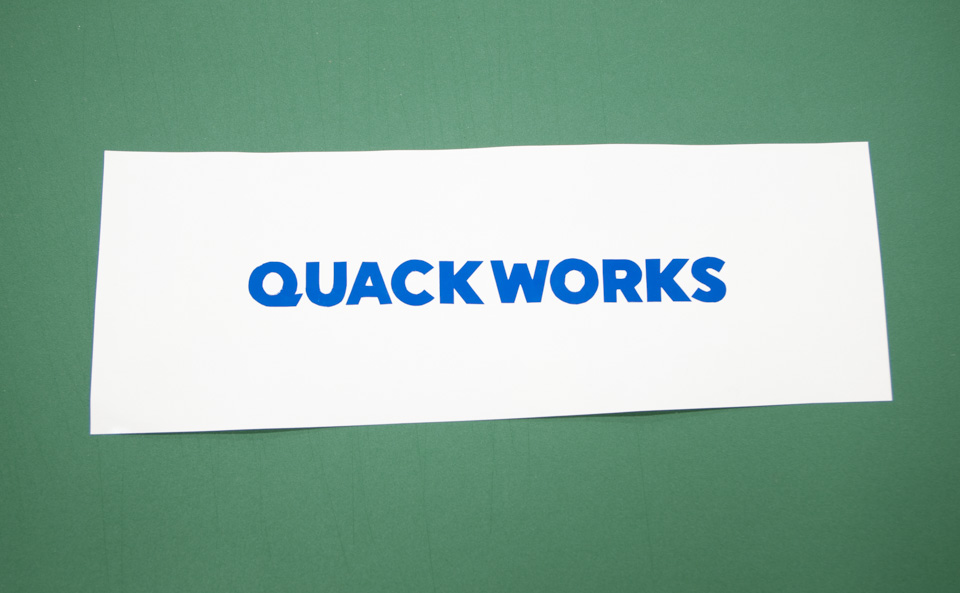 もう一度カッターを入れました