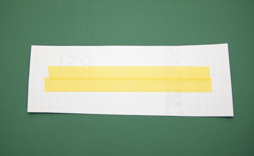 台紙の裏側からマスキングテープで補強します