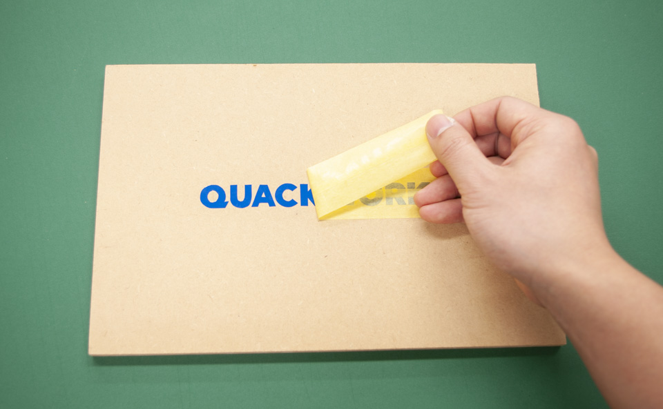 マスキングテープを剥します