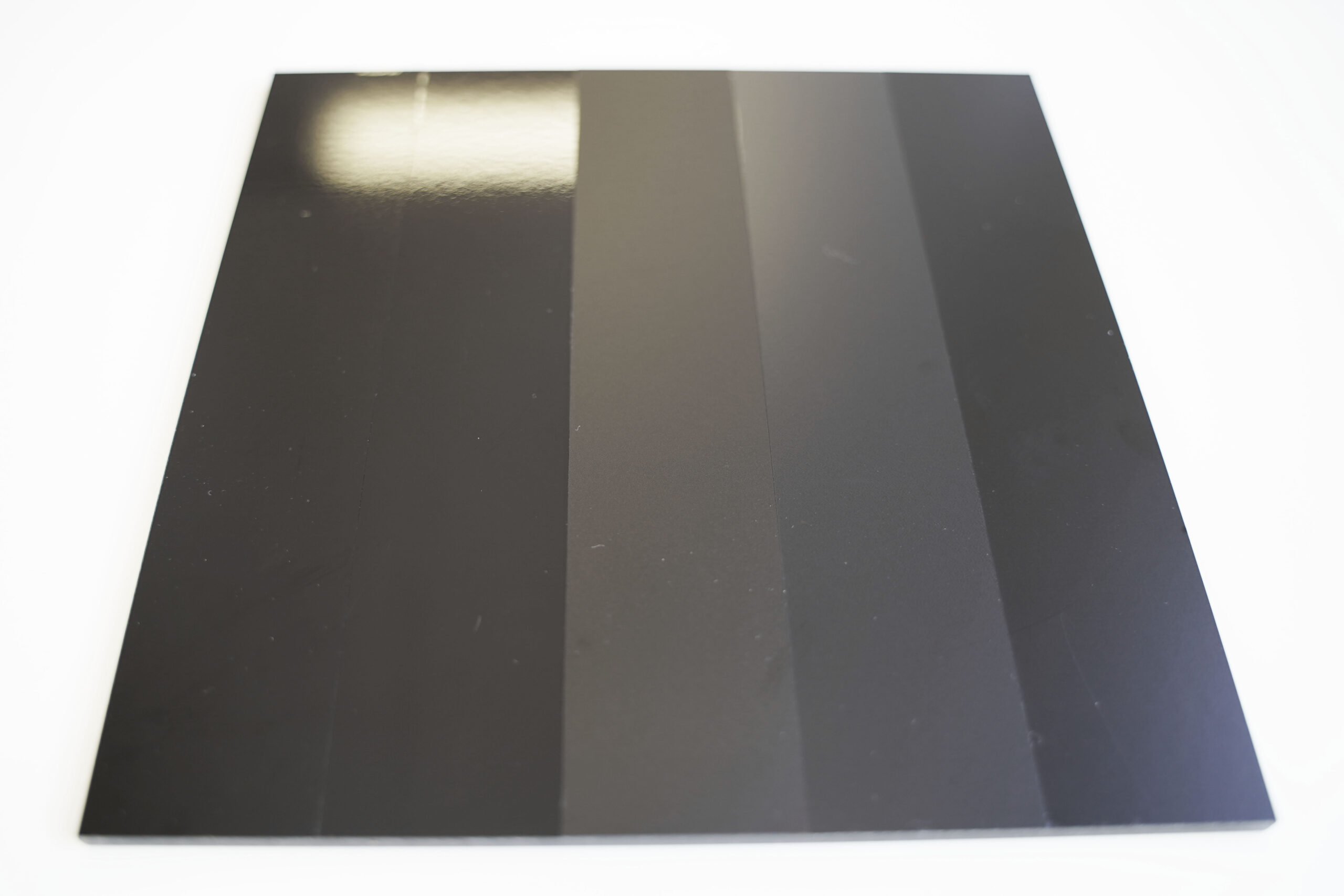 アクリル板に各カッティングシートを貼ったもの