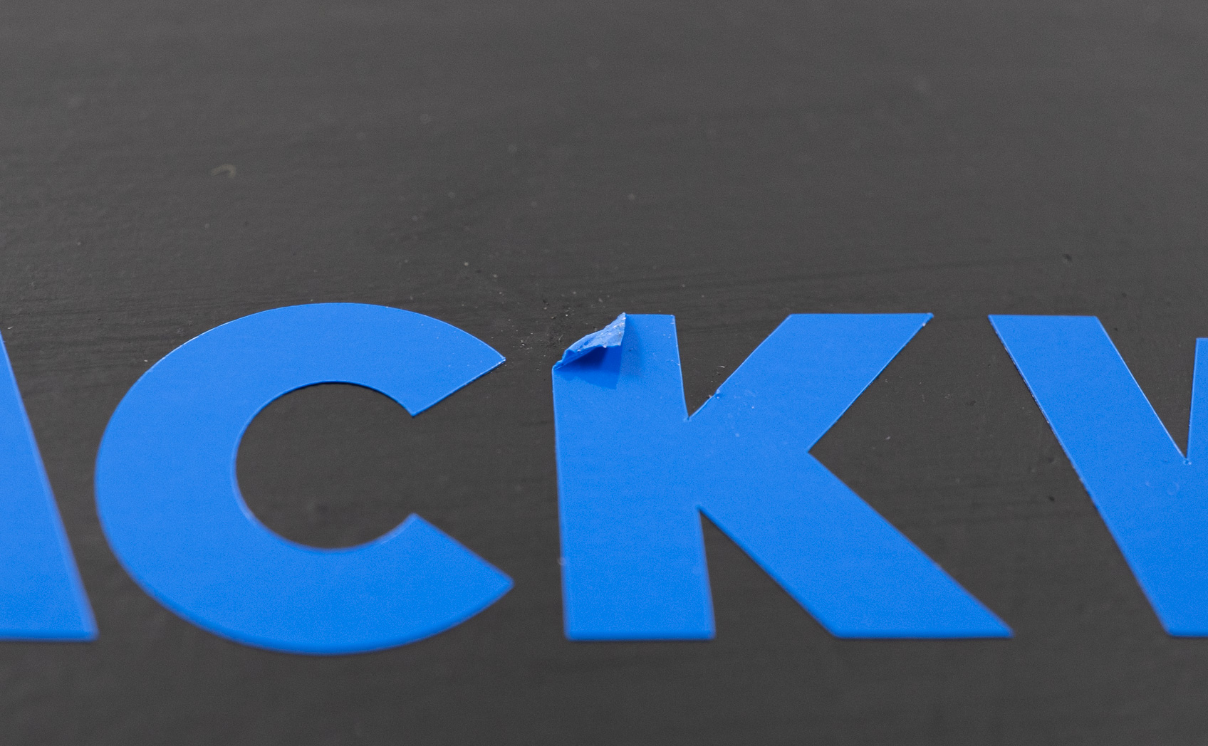 貼れる場所・貼れない場所 ゴム（アルコールで拭いてから）