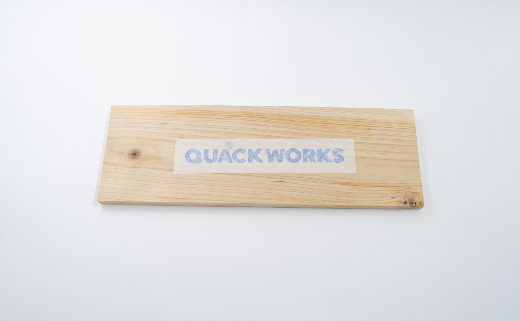 無塗装の木材にカッティングシートを貼れるか実験