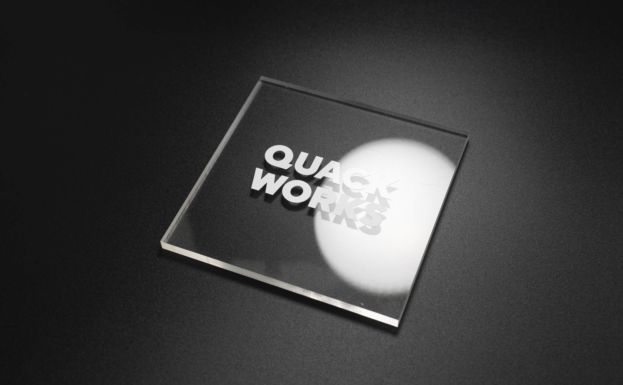 651標準シートの光沢とマットの違い。ホワイト表光半分