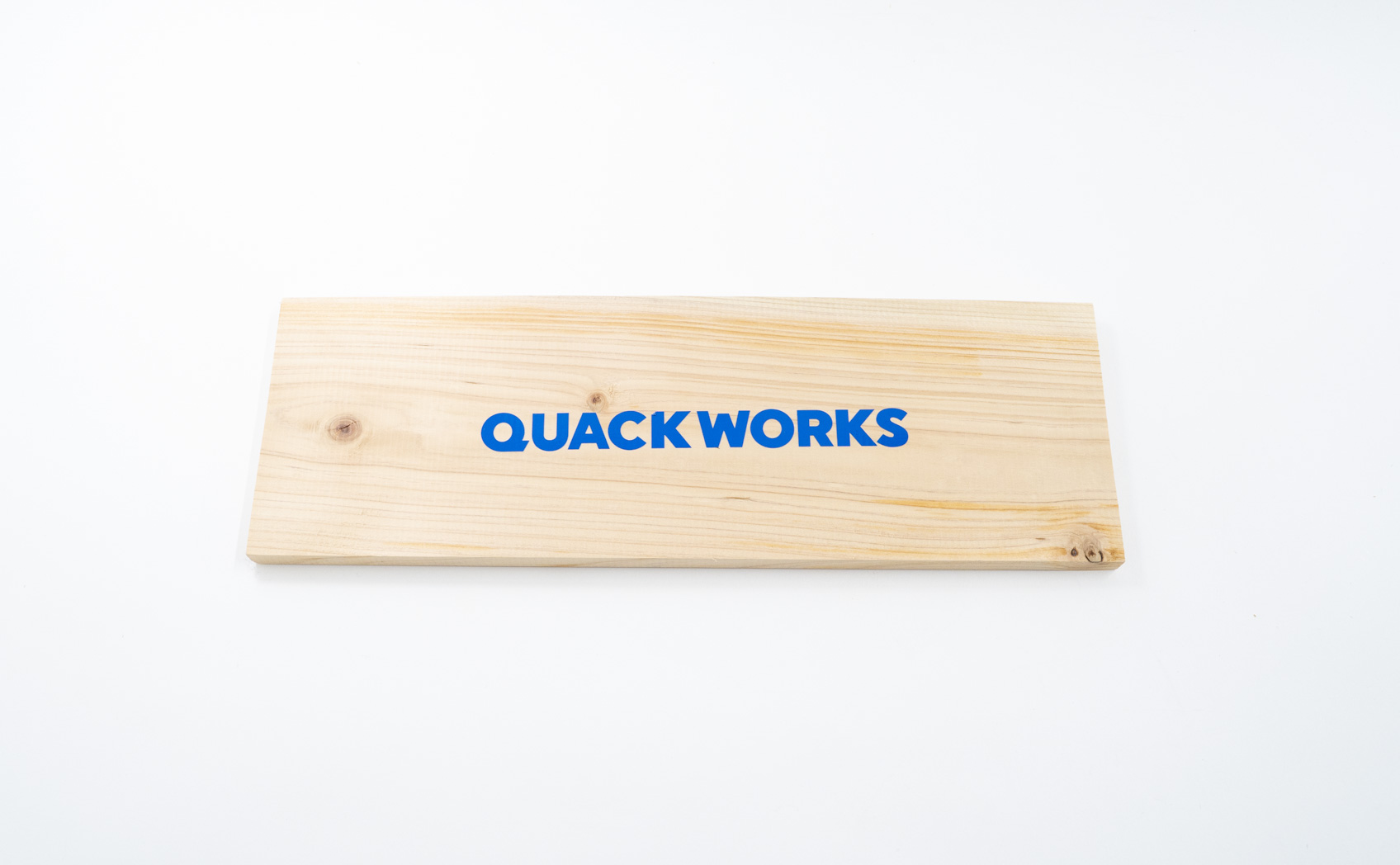 無塗装の木材にカッティングシートを貼れるか実験