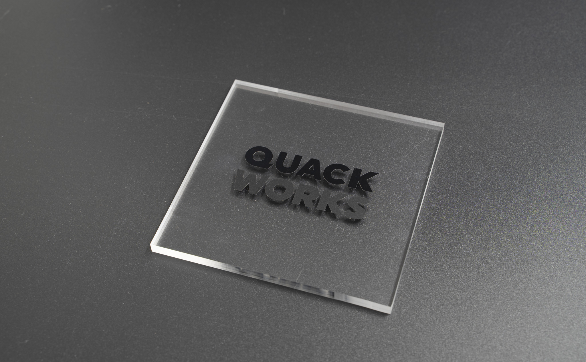 651標準シートの光沢とマットの違い。ブラック