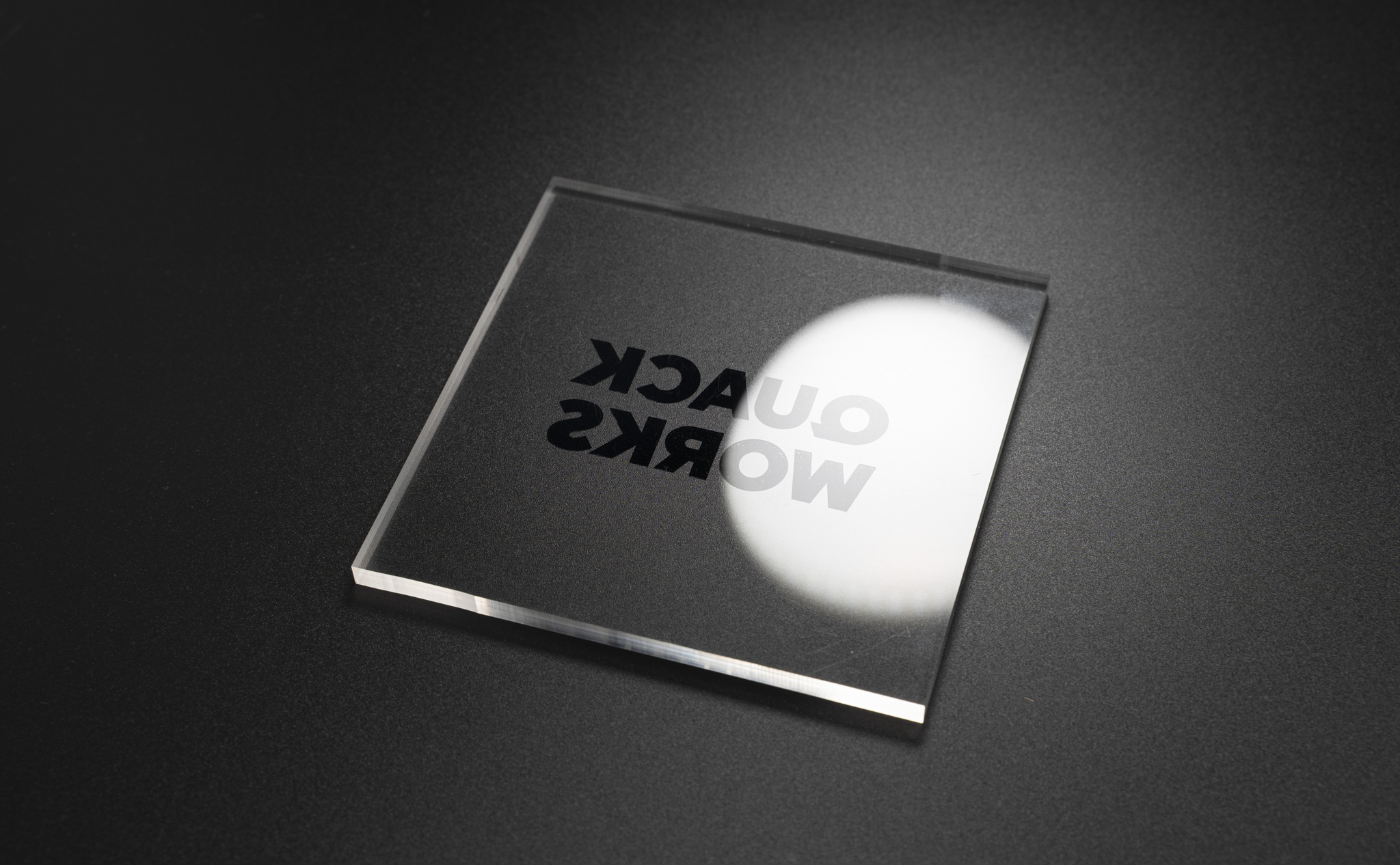 651標準シートの光沢とマットの違い。ブラック