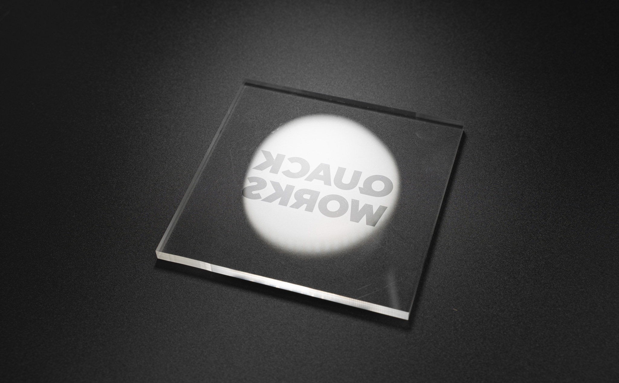 651標準シートの光沢とマットの違い。ブラック