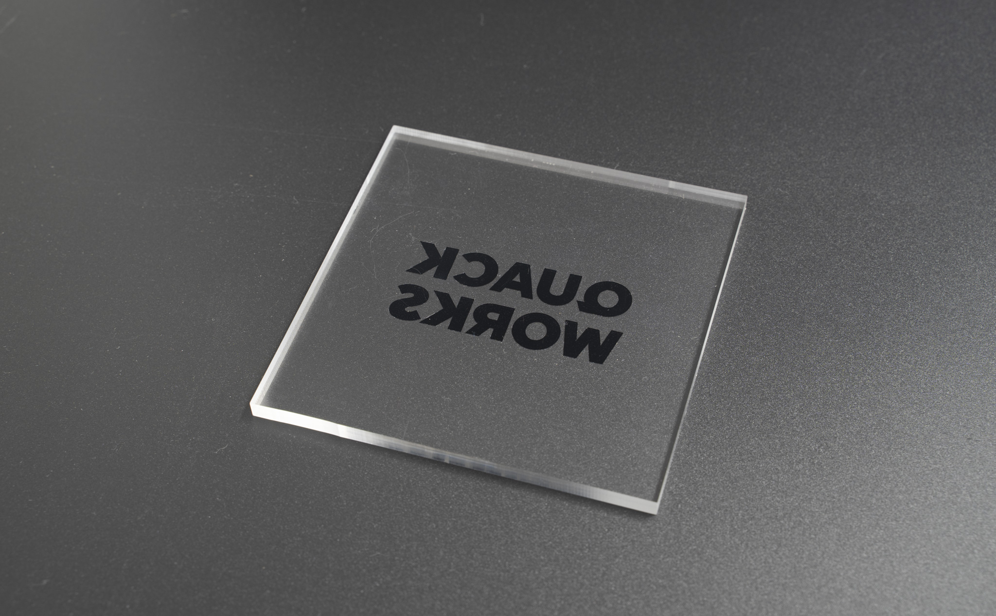 651標準シートの光沢とマットの違い。ブラック