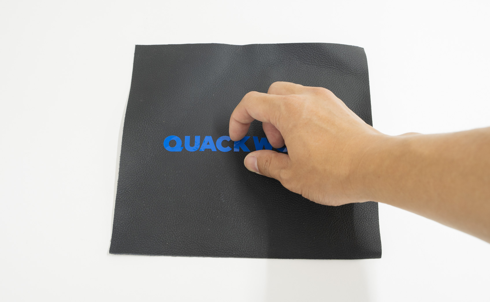 本皮にカッティングシートを貼る