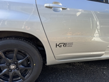 会社の車に貼る企業ロゴもカッティングステッカーが便利！