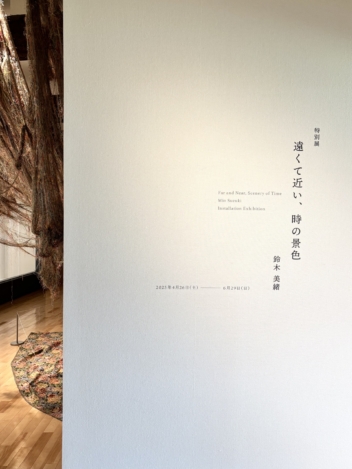 美術作家さんの個展の壁に貼るカッティングステッカー！