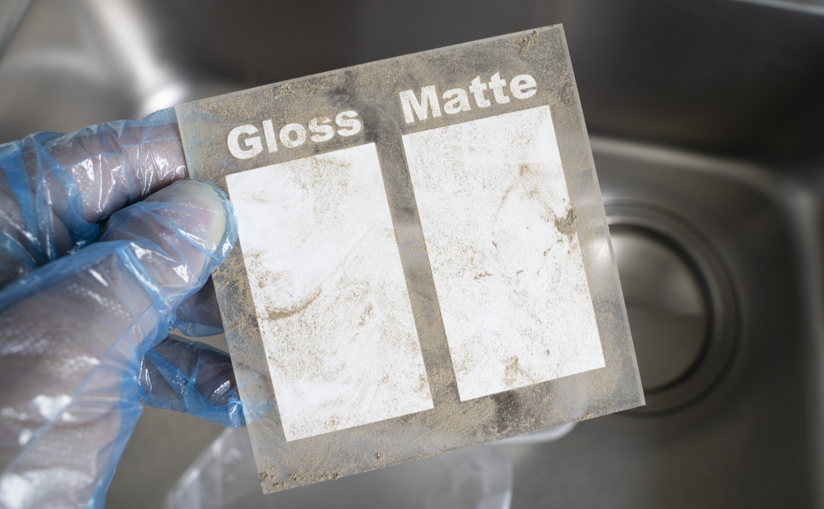 泥汚れの落ち方を光沢・マットで比較 土