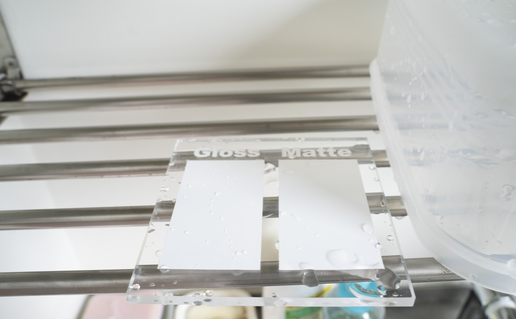 泥汚れの落ち方を光沢・マットで比較