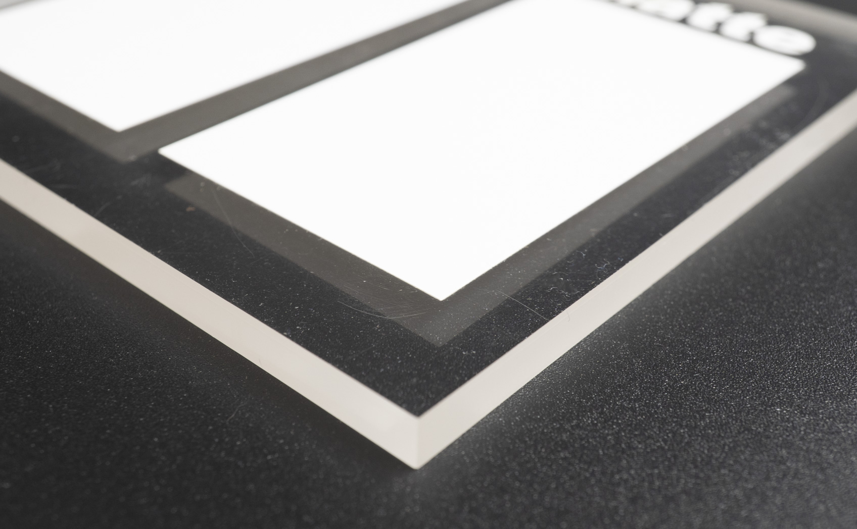 泥汚れの落ち方を光沢・マットで比較