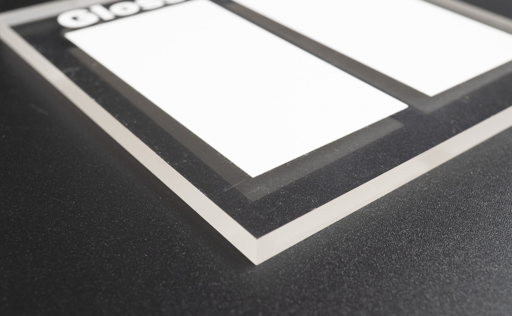 泥汚れの落ち方を光沢・マットで比較