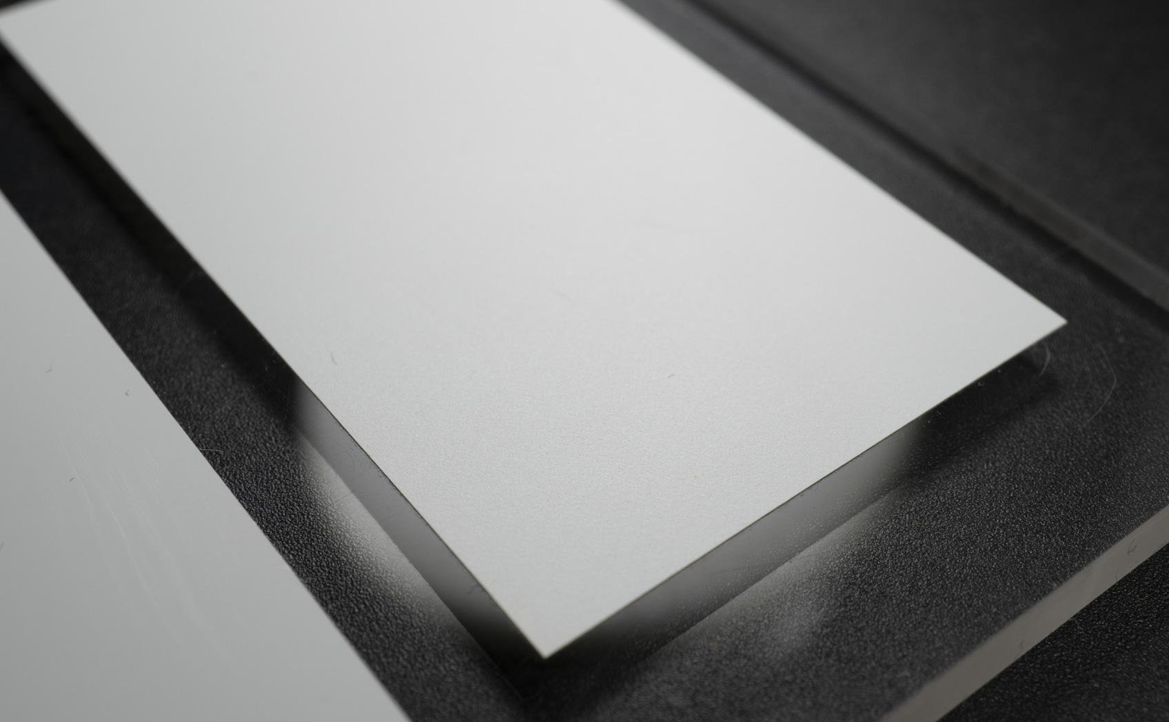 泥汚れの落ち方を光沢・マットで比較