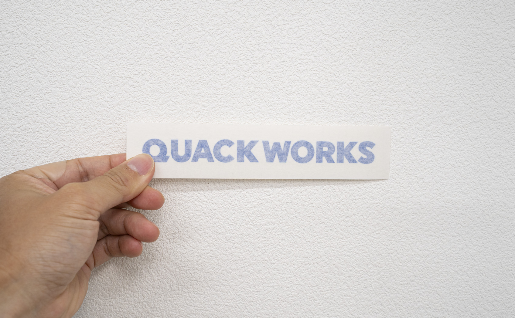 凹凸のある壁紙