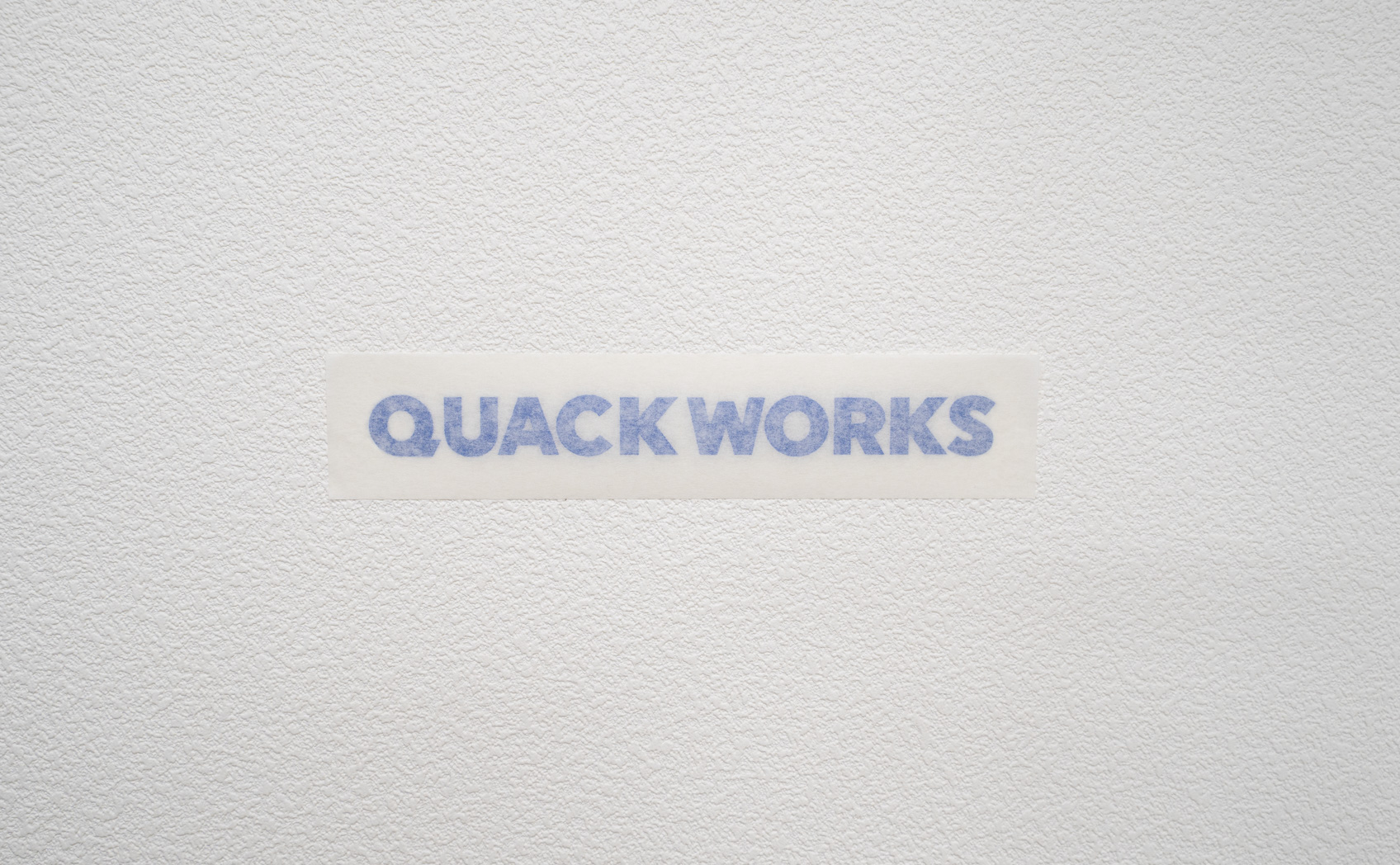 凹凸のある壁紙