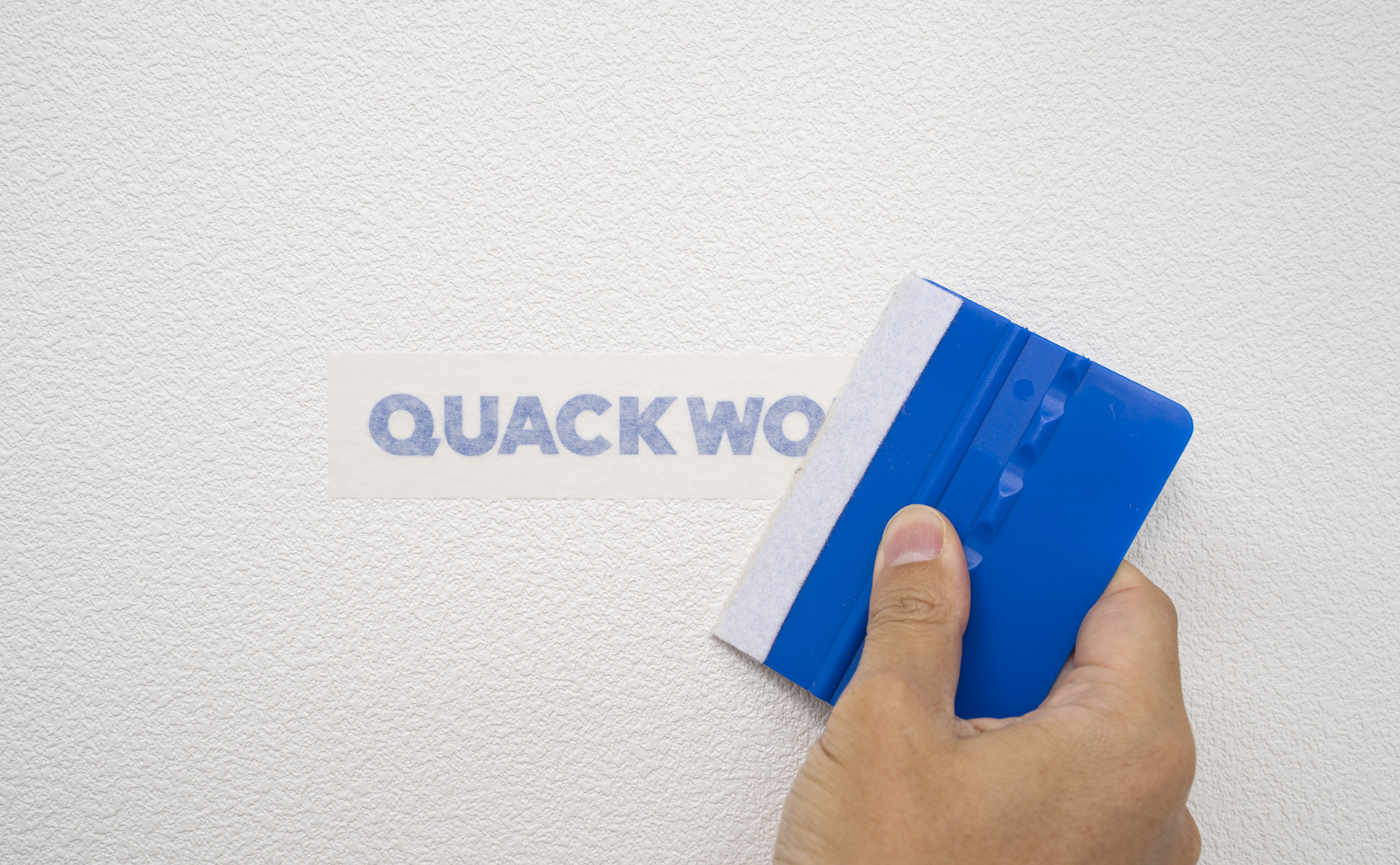 凹凸のある壁紙