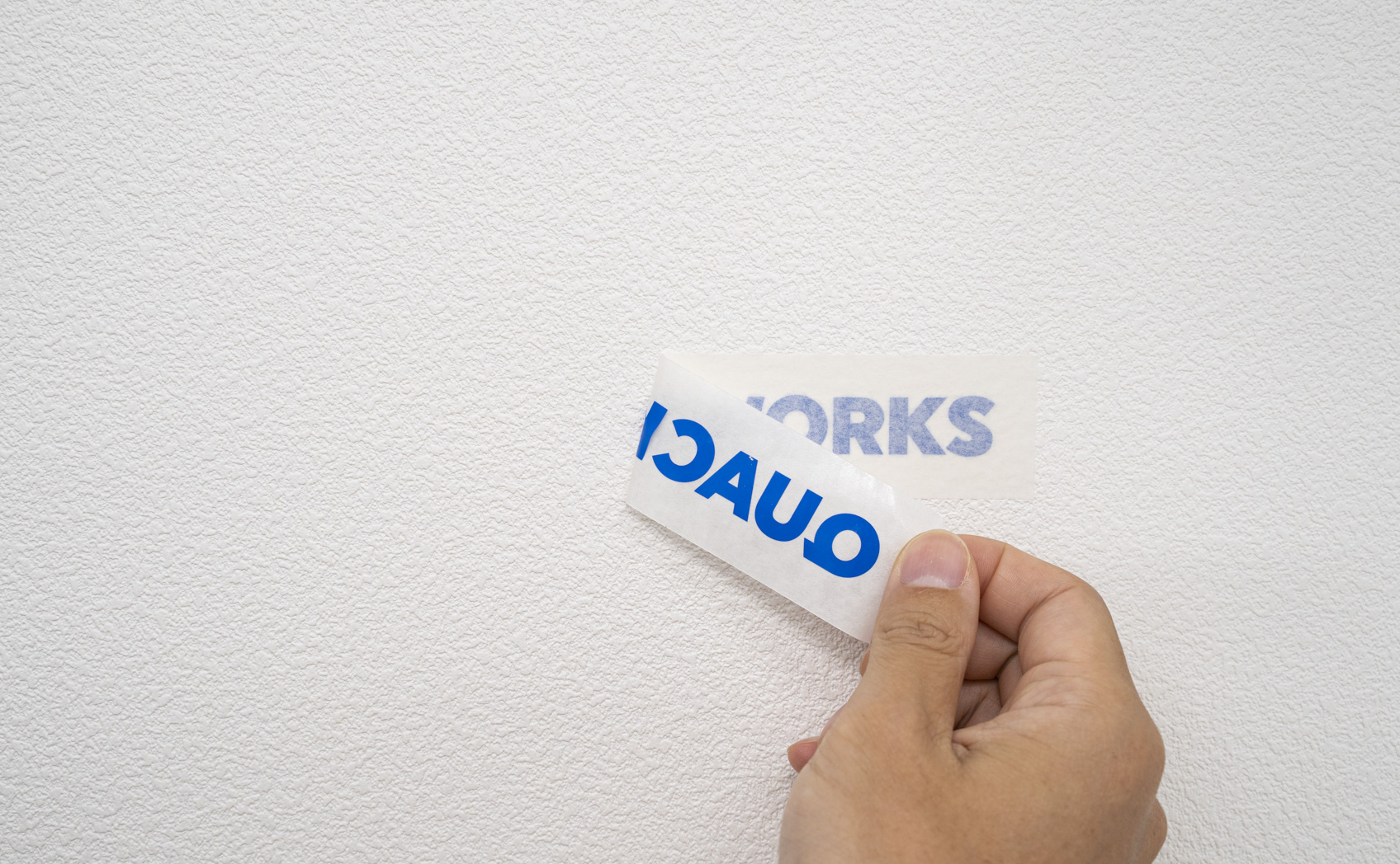 凹凸のある壁紙