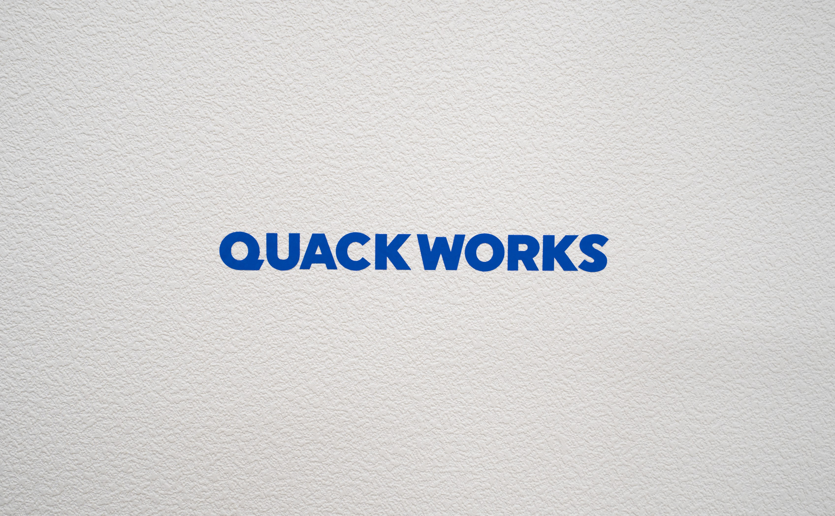 凹凸のある壁紙