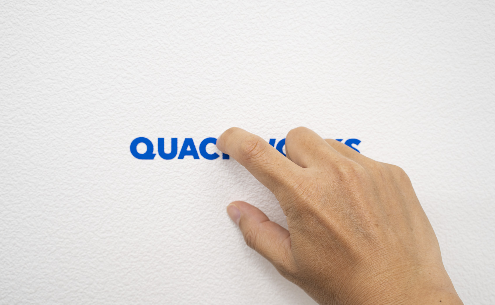 凹凸のある壁紙