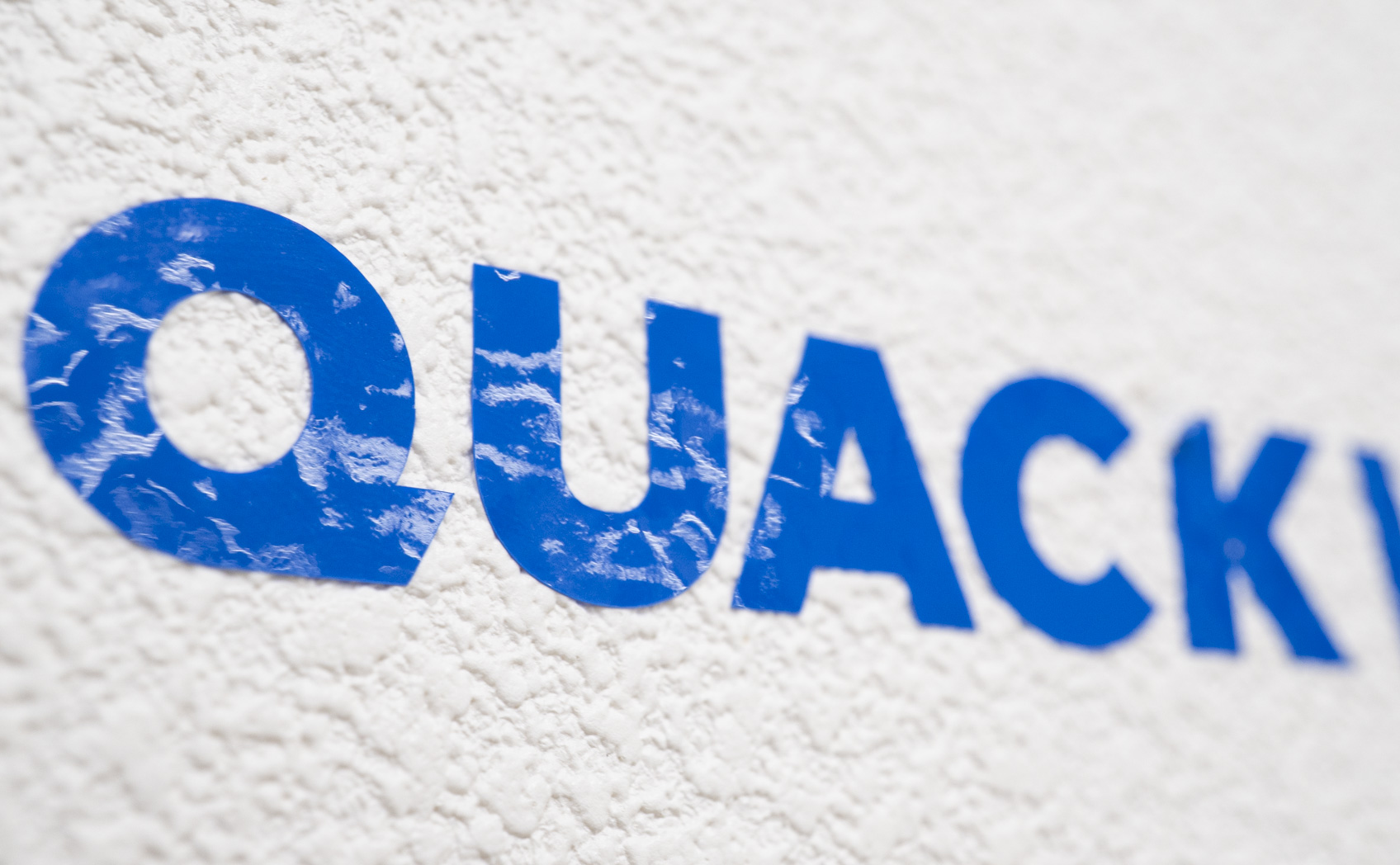 凹凸のある壁紙