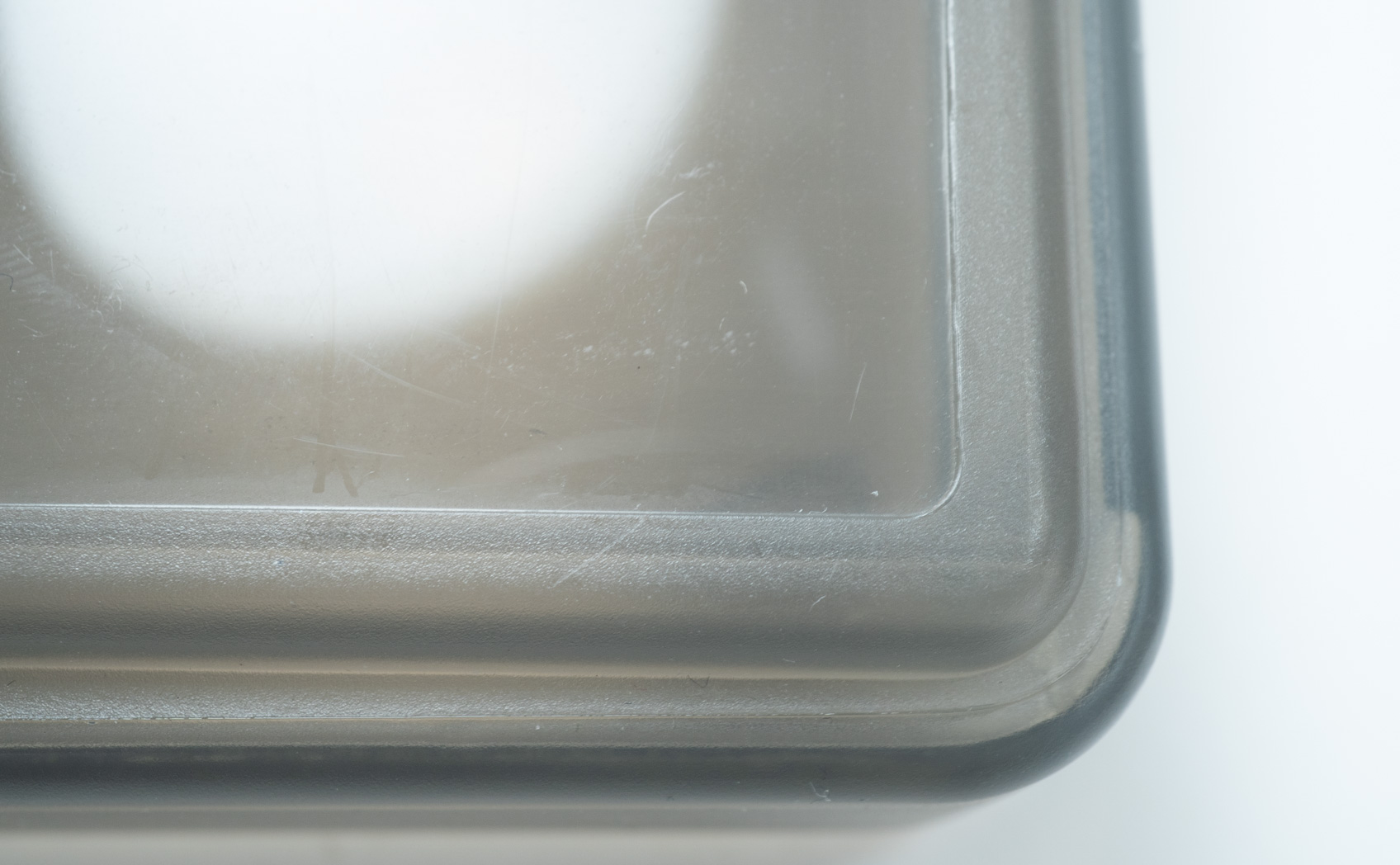 カッティングシートをプラスチック（PP）に貼り付ける